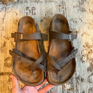 Women’s Mayfair Birkenstock Leather Sandals in Mocha